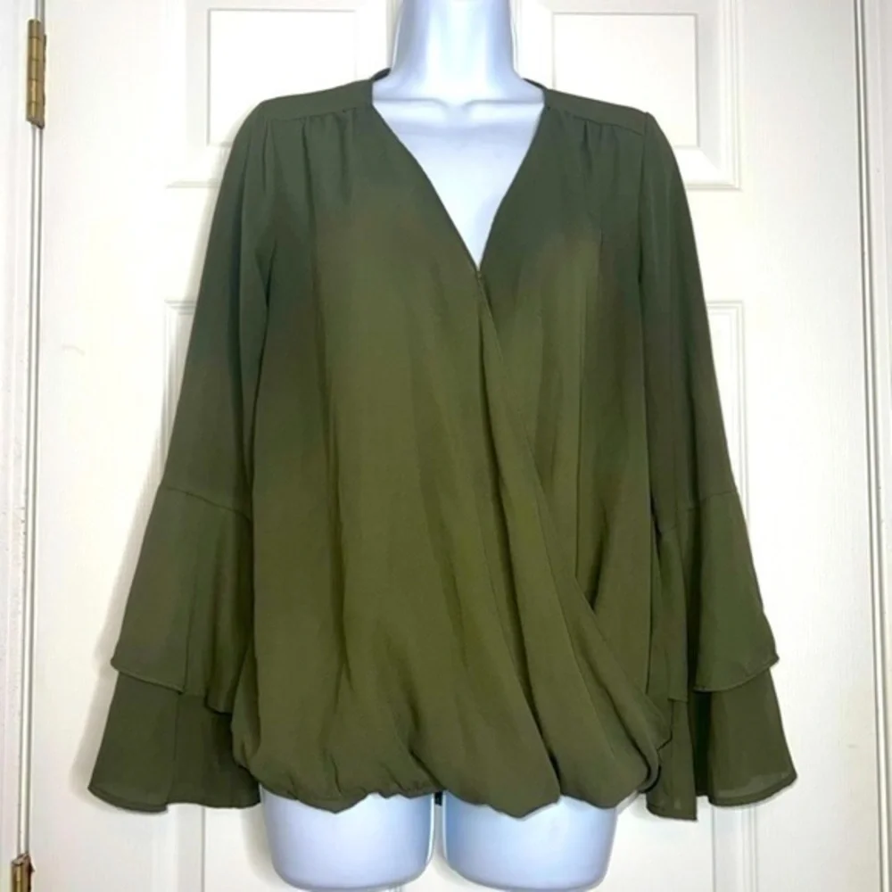 MK Michael Kors Women’s Small Green Bell Sleeve Blouse Top V-Neck S Classic